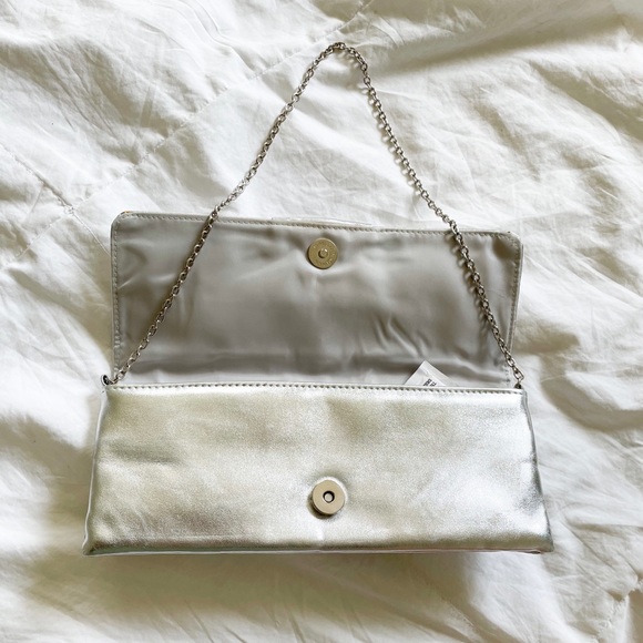 Silver Clutch - Picture 11 of 12